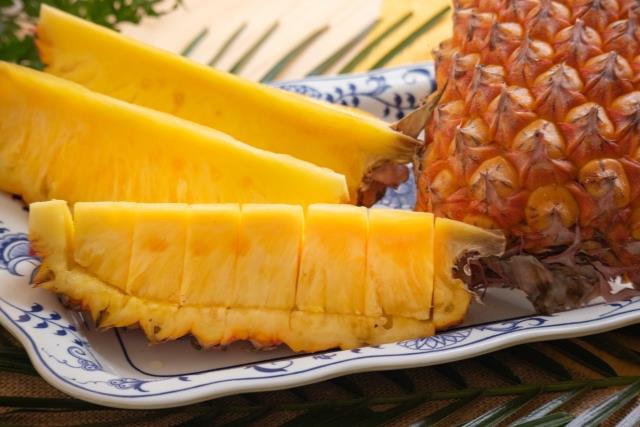 台湾パイナップルを食べやすくカットする方法